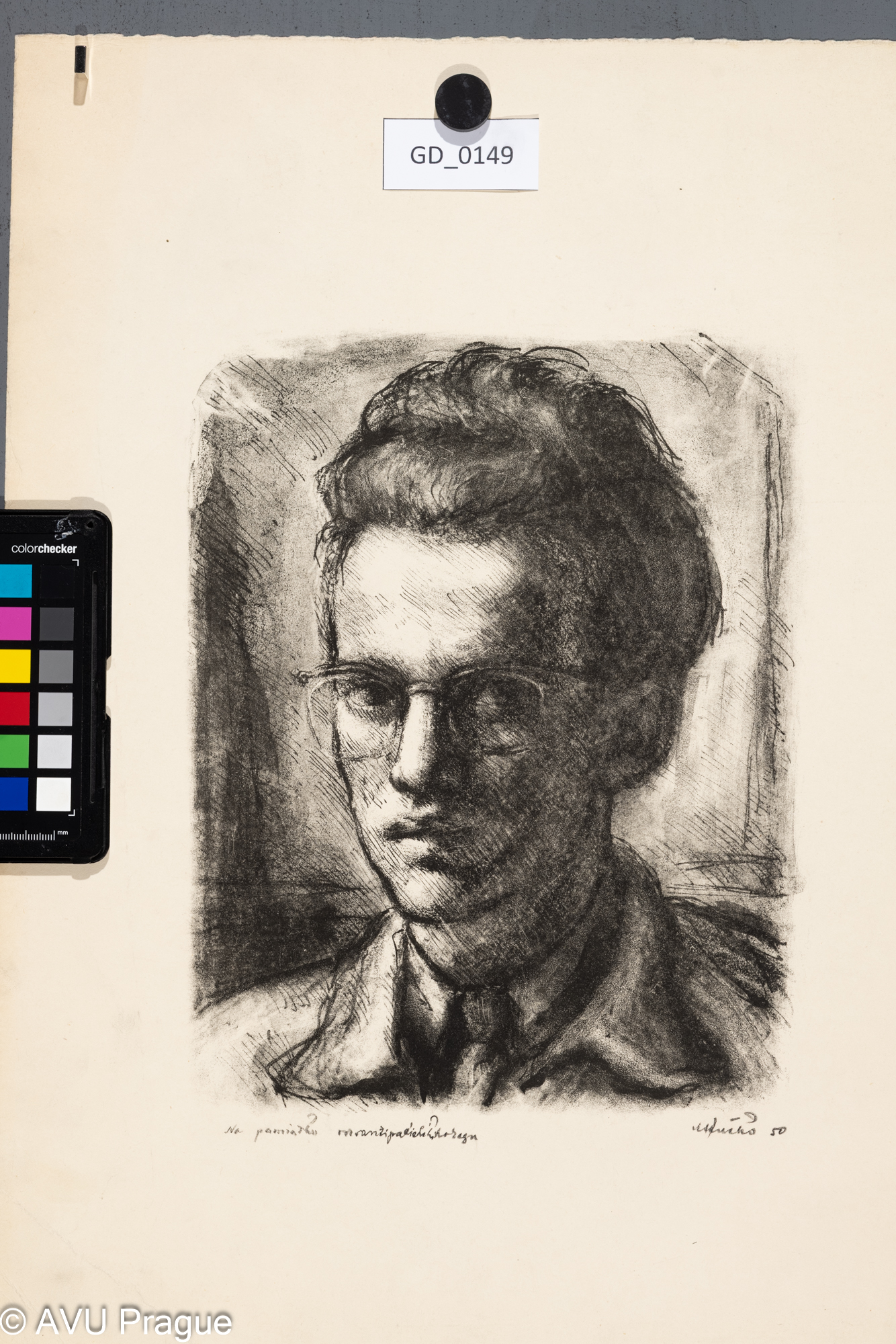 Karel Hučko; Portrét mladíka s brýlemi; 1950; Litografie, pero;27 x 21,3; 50 x 34,4; Silovský; Na památku ....