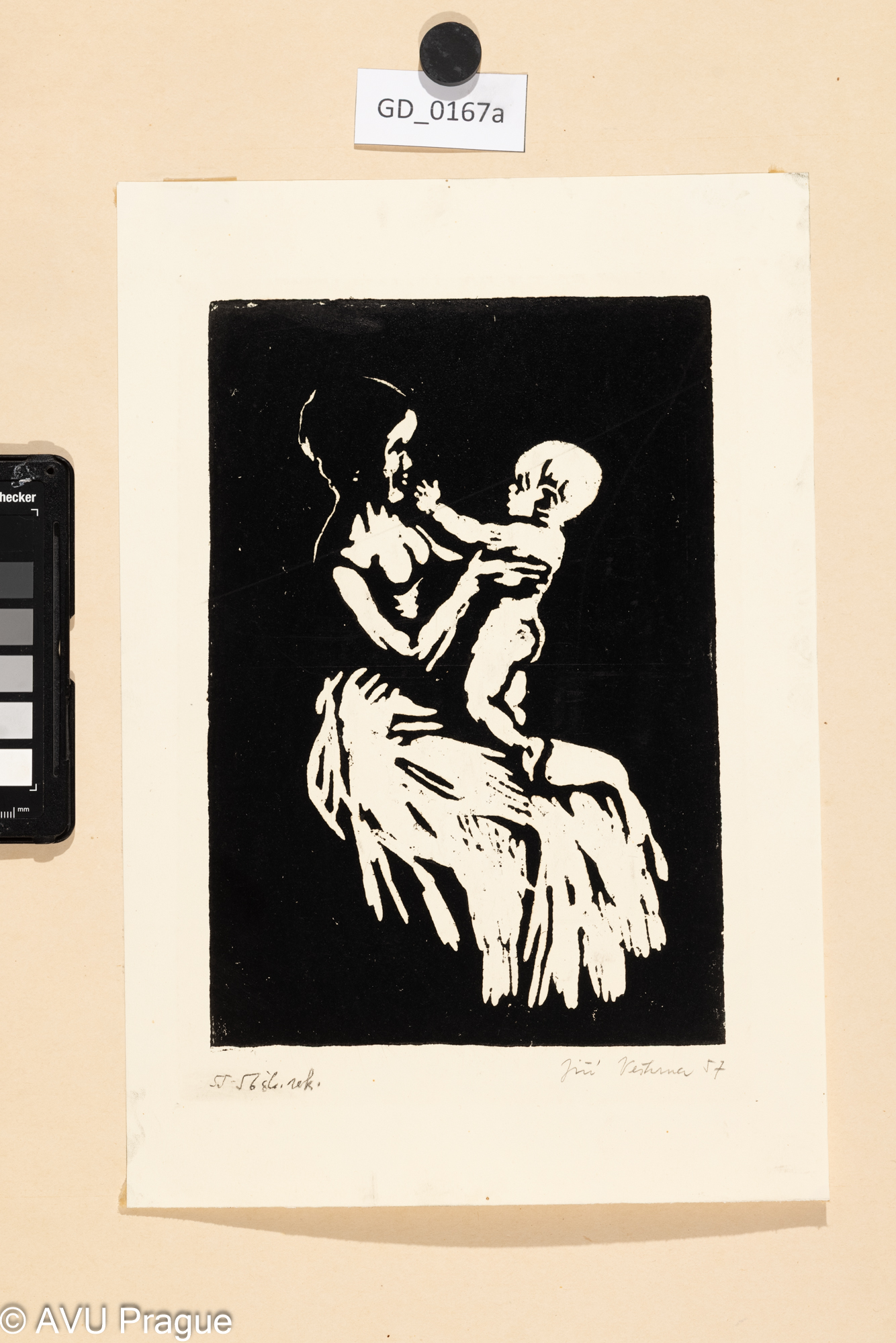 Jiří Veškrna; Matka s dítětem;1955-56; Linoryt; 24 x 16,9;33,2 x 22,4; Silovský