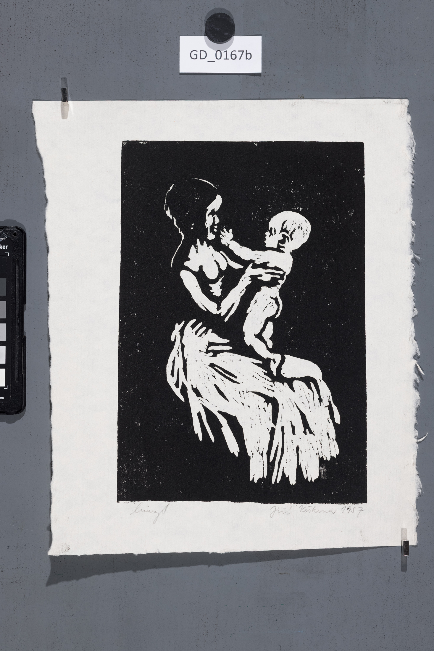 Jiří Veškrna; Matka s dítětem;1955-56; Linoryt; 25 x 16,9;30,2 x 24,3; Silovský