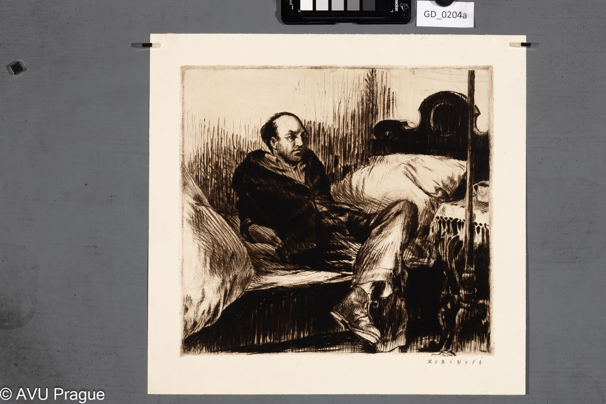 Jiřina Kubínová, Muž sedící na posteli, Suchá jehla , 27,9 x 30,1,34,5 x 36,4, Silovský