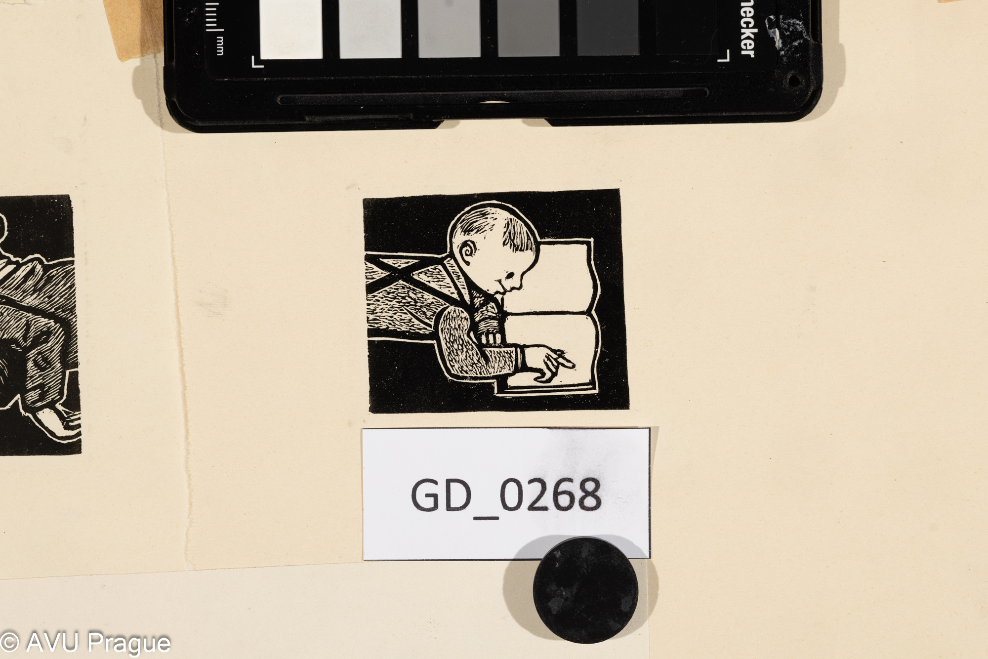 Zdeněk Mézl, Čtenář chlapec,1960, Dřevoryt, 4 x 5,15 x 16,5,Silovskýcyklus 9 čtenářů - společná paspatra