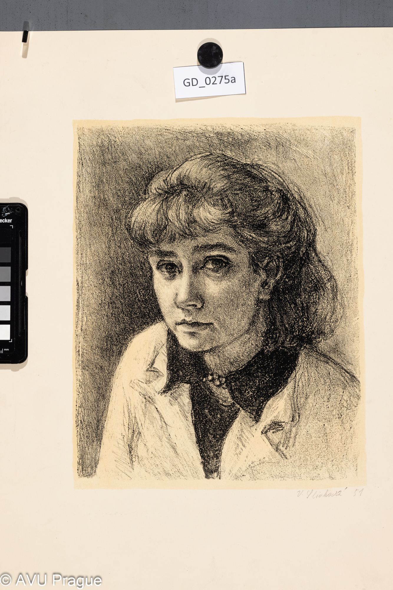 Věra Slivková, Portrét dívky,1951, Litografie - podtisk, 28,9 x 22,8, 48,5 x 34,6Silovský ?