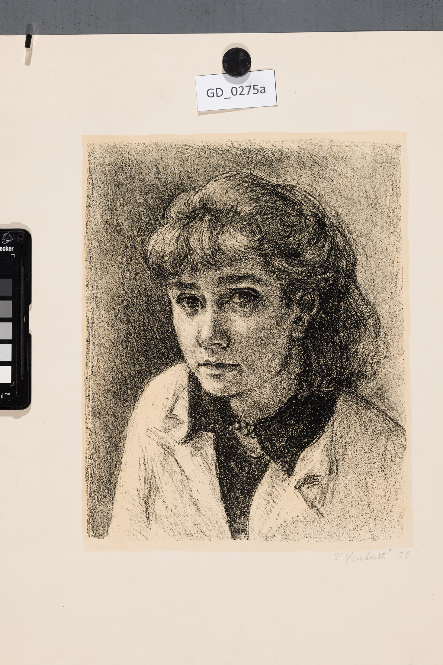 Věra Slivková, Portrét dívky,1951, Litografie - podtisk, 28,9 x 22,8, 48,5 x 34,6Silovský ?