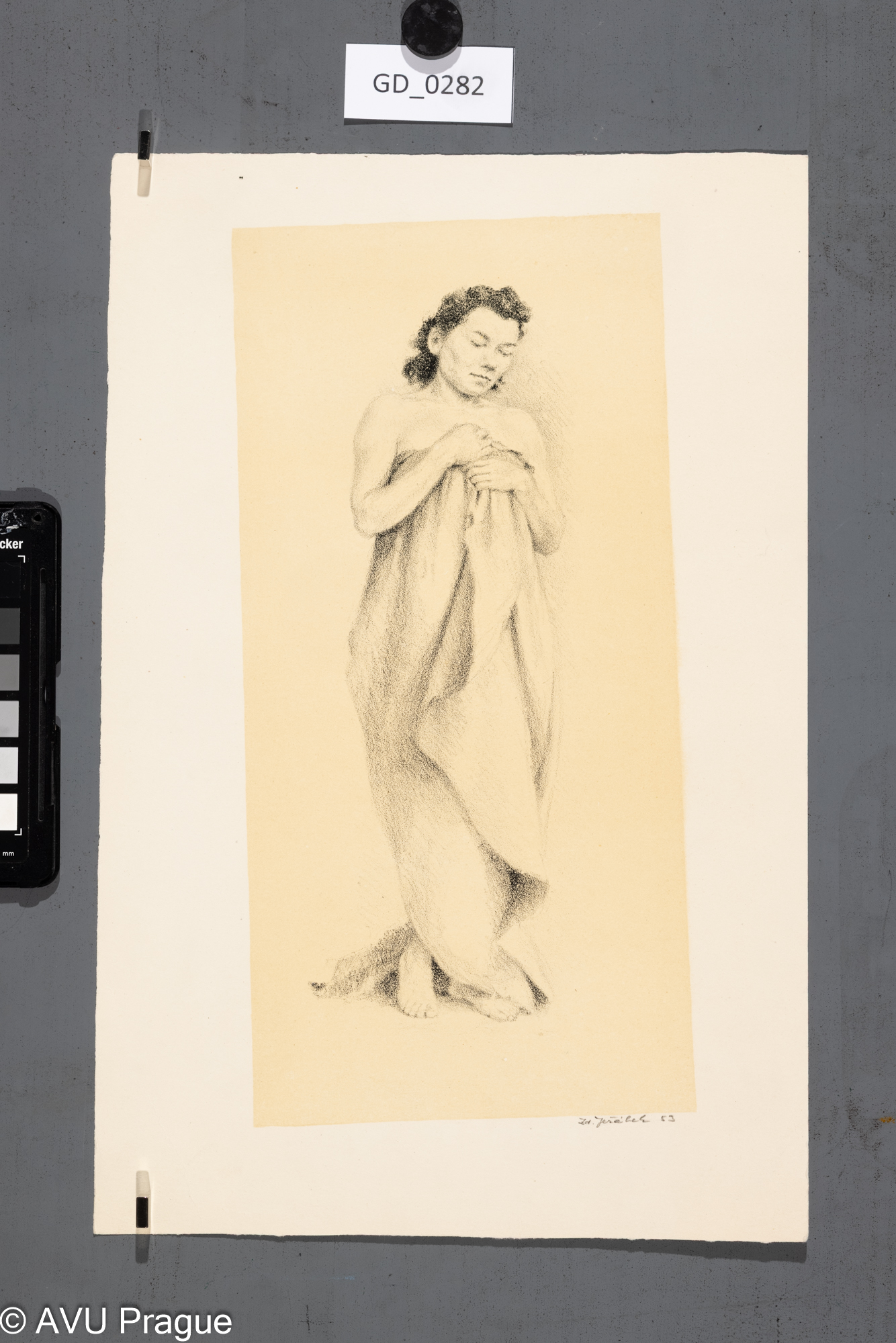 Zdeňek Jeřábek, Stojící modelka s draperii, 1953, Litografie - podtisk, 29,3 x 14,2, 35,3 x 23Pukl