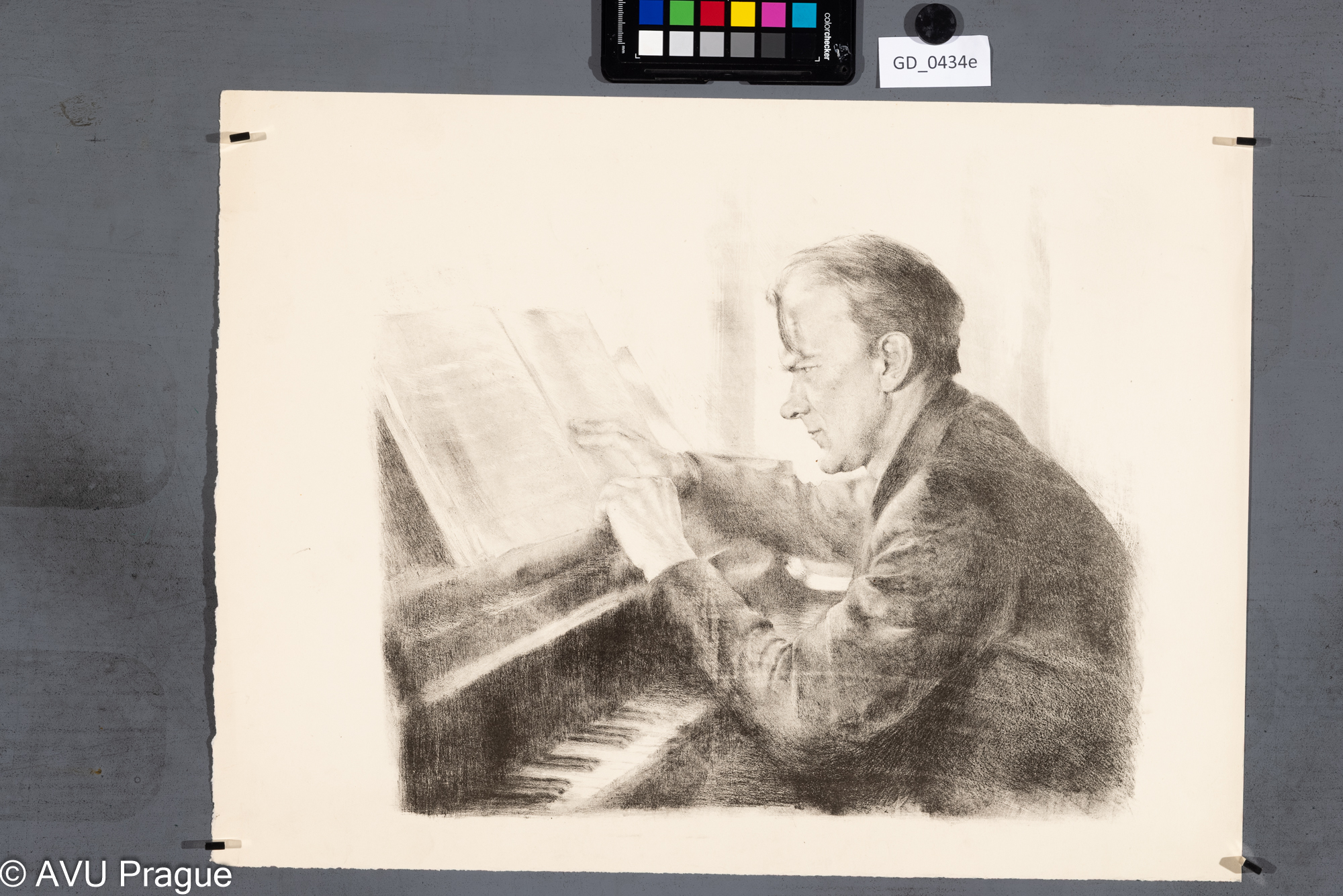 Neurčen, klavírista - úprava partitury, Litografie, 30 x 38,38 x 51