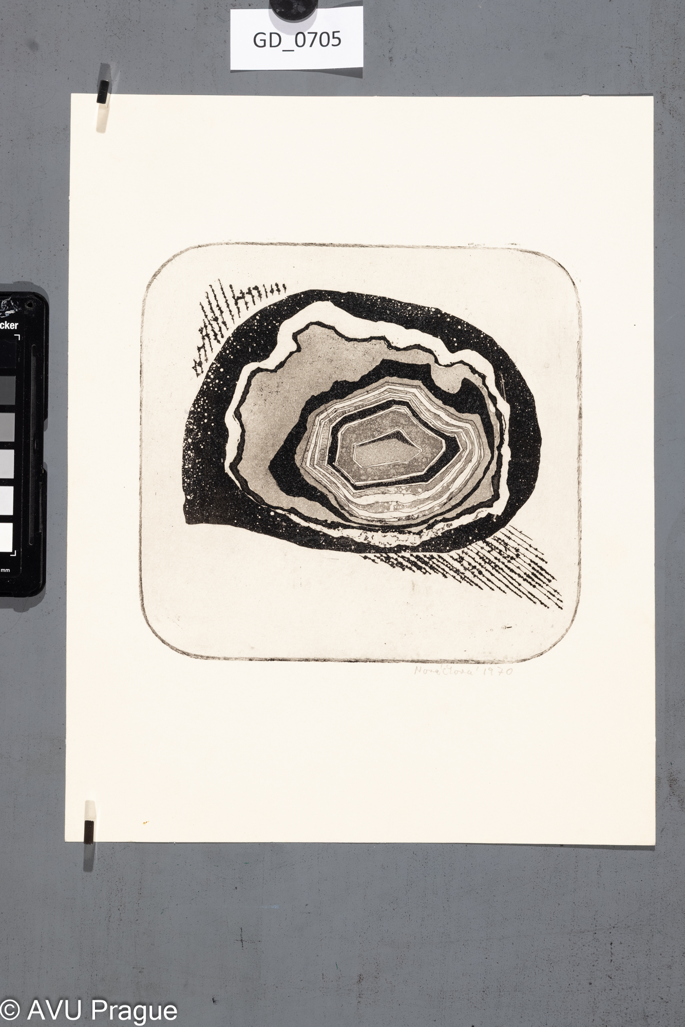 Zuzana Nováčková, Kámen -drahokam, 1970, Lept / akvatinta,17 x 18, 30,2 x 24,1, Čepelák