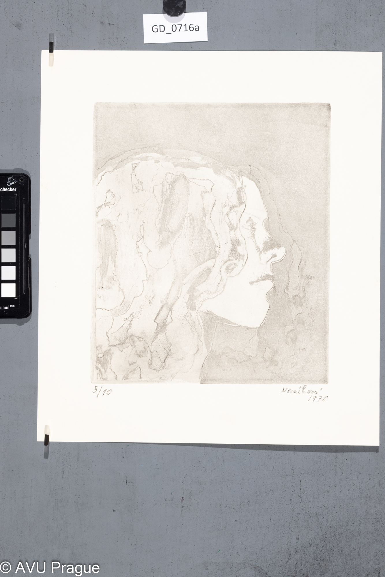 Zuzana Nováčková, Portrét,1970, Měkký kryt, akvatinta,24,4 x 20,5, 33,8 x 29,6, Čepelák