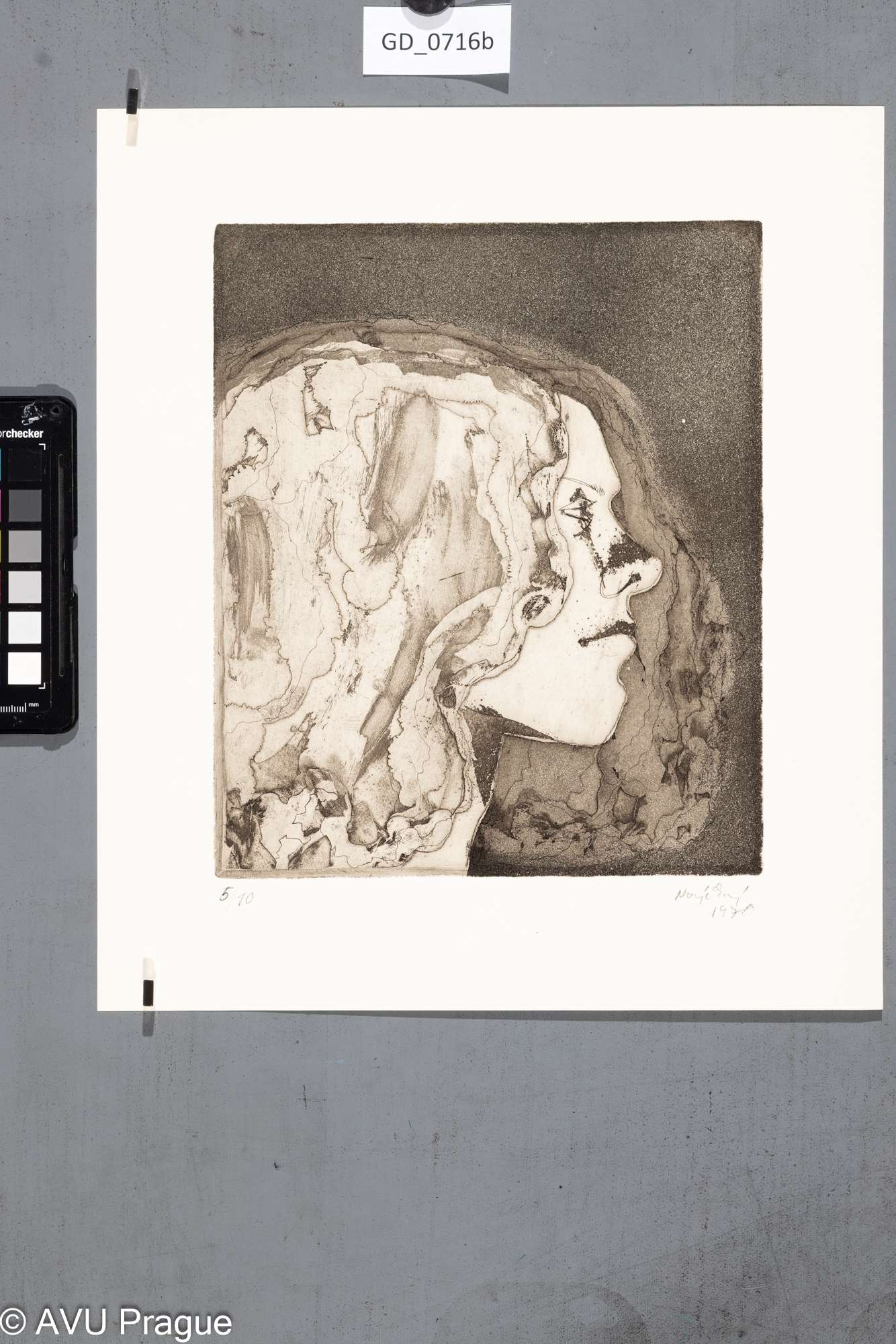 Zuzana Nováčková, Portrét,1970, Měkký kryt, akvatinta,24,4 x 20,5, 33,6 x 29,3, Čepelák