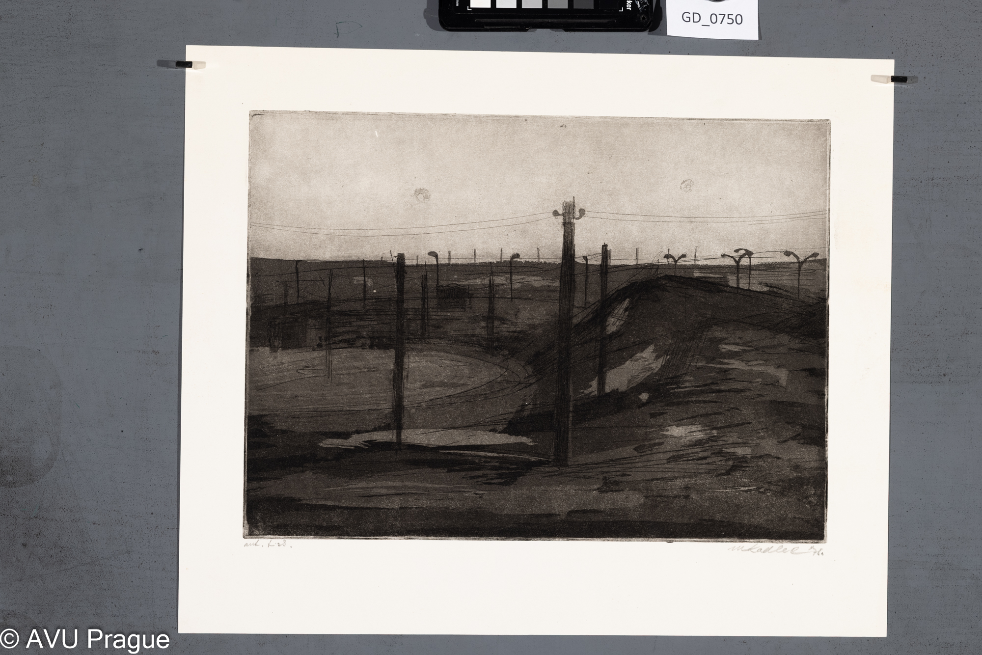 Martin Kadlec, Sloupy s elektrickým vedením, 1975, Lept / akvatinta,25 x 34, 34 x 41,5, Čepelák