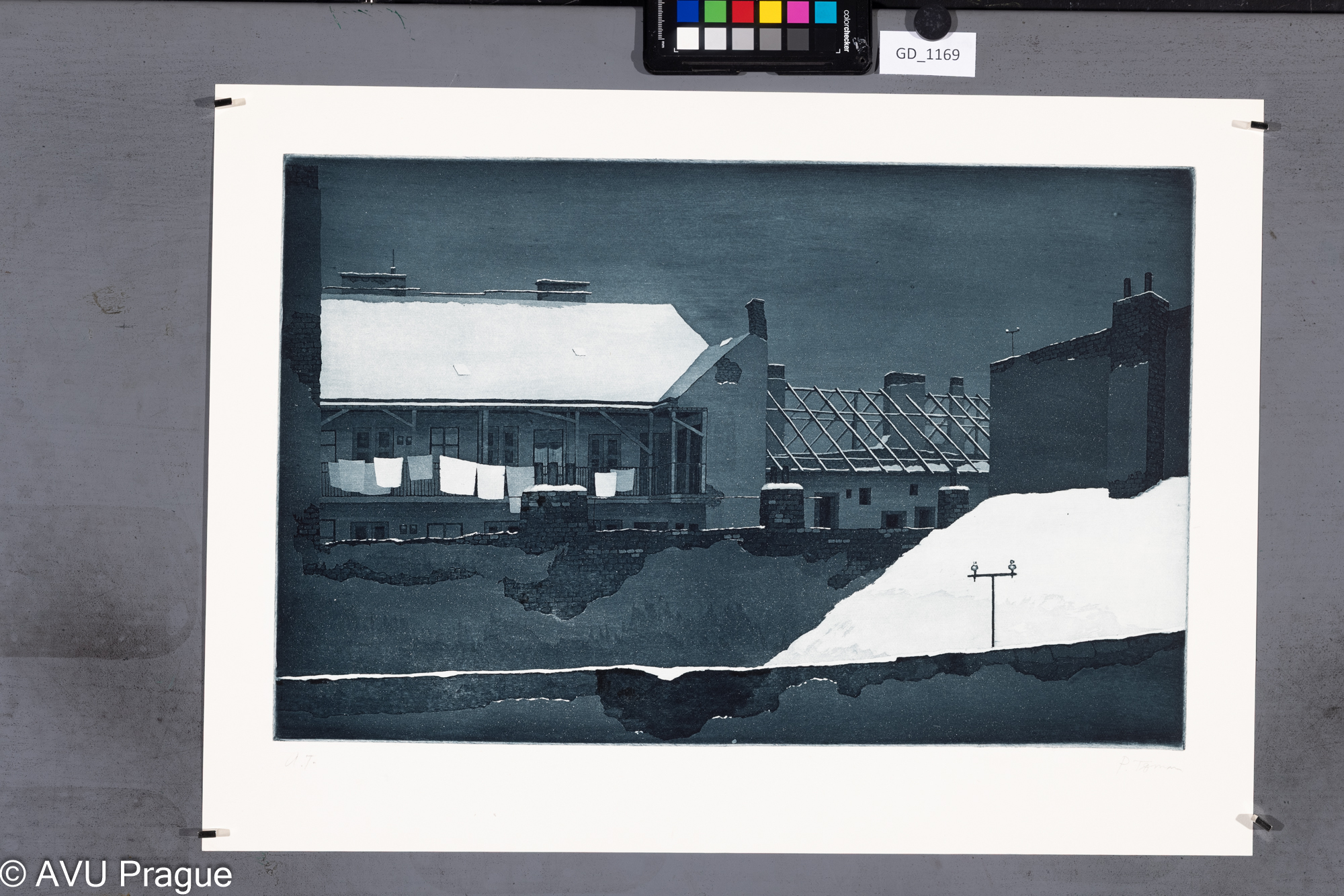 Petr Toman, Zimní ulice s prádlem na pavlači, Akvatinta, 32 x 49,8,41,5 x 57,4, Čepelák