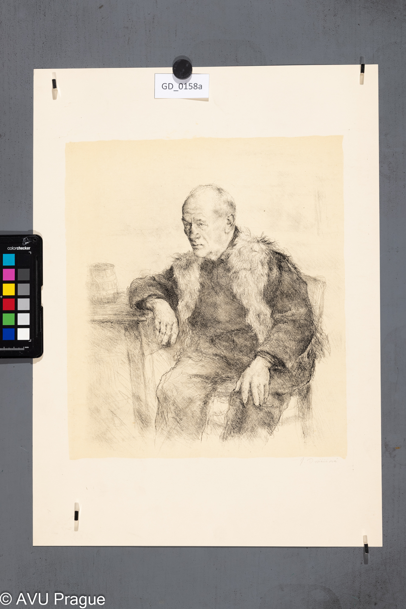 Portét starce sedicího u stolu