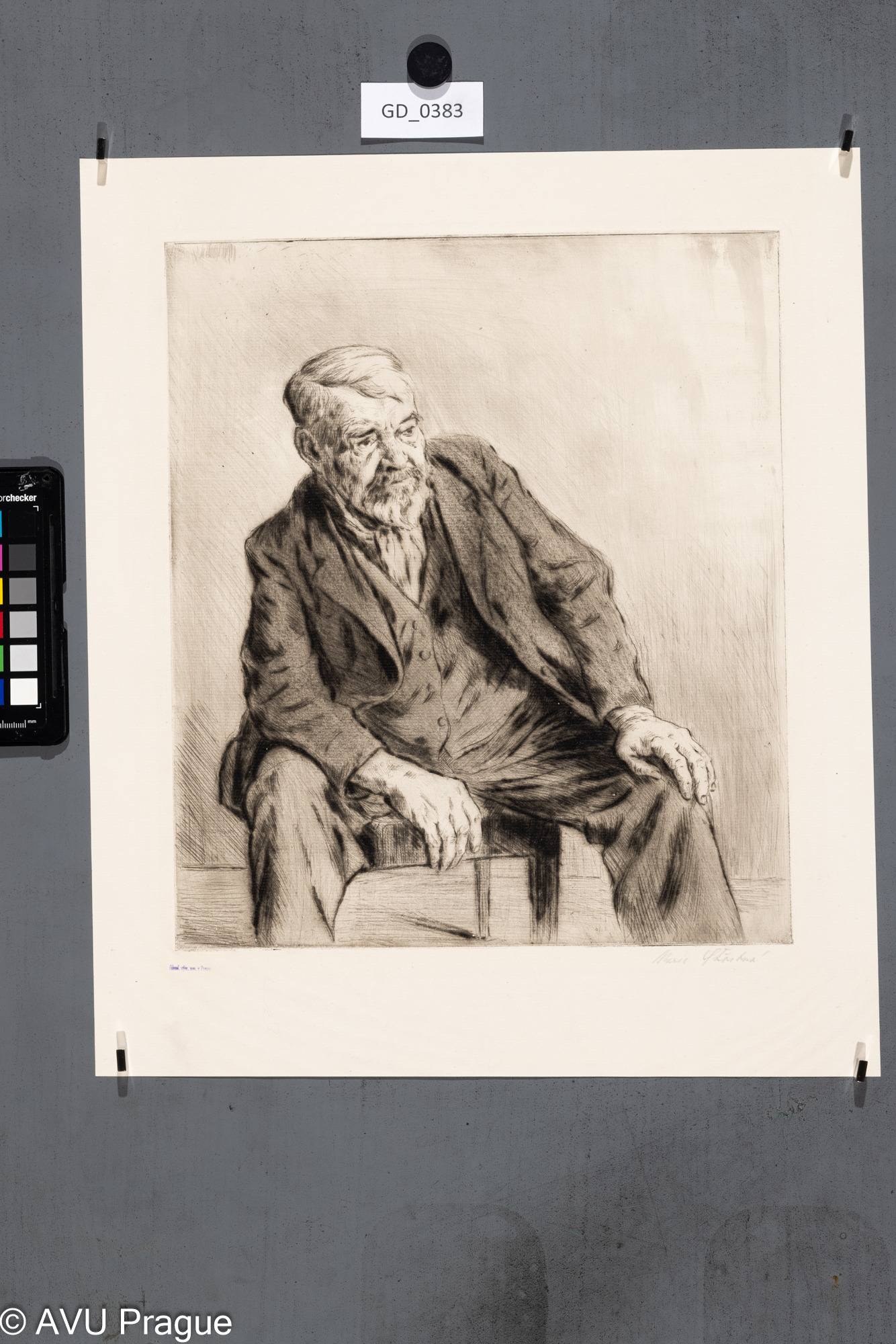 Sedící muž s čepicí